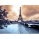 Der Eiffelturm an einem regnerischen Wintertag